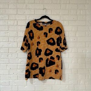 Leopard print oversized tee